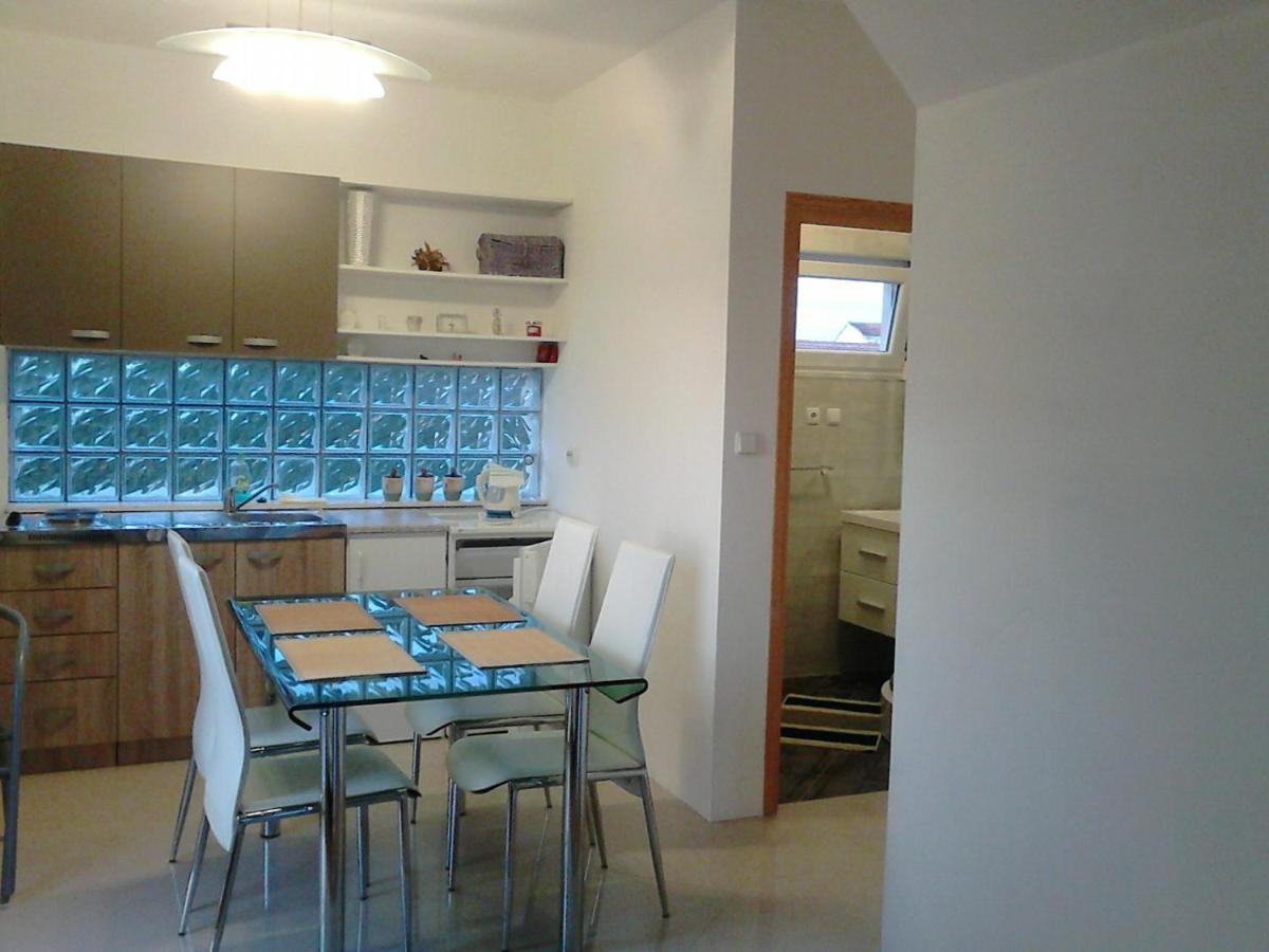 Apartmani Sruk Sukosan Luaran gambar
