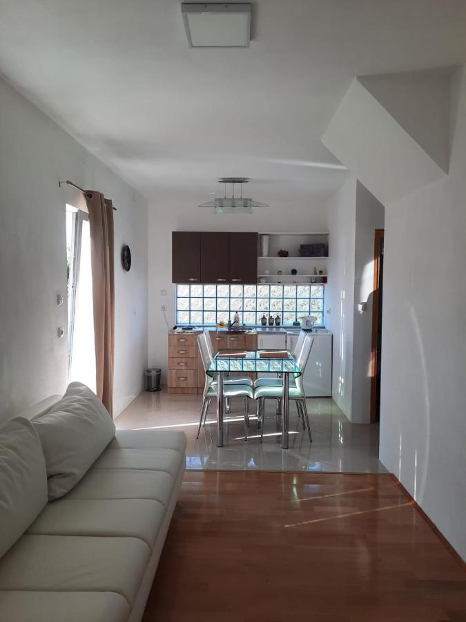 Apartmani Sruk Sukosan Luaran gambar