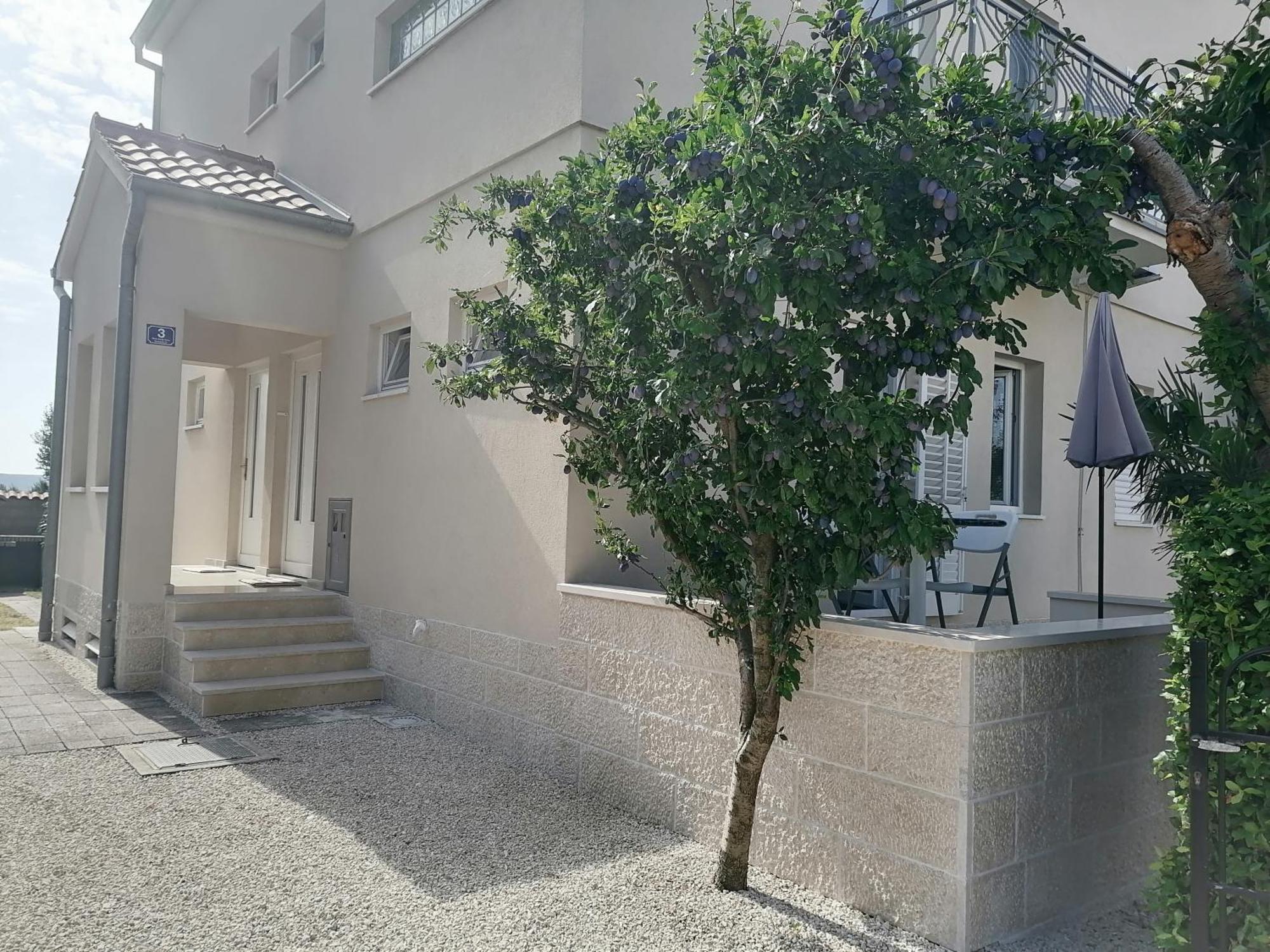 Apartmani Sruk Sukosan Luaran gambar